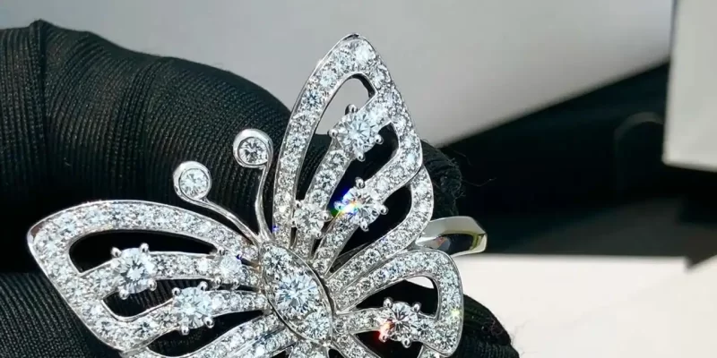 2023年最受欢迎求婚钻戒款式盘点：选对钻戒，爱情永恒闪耀！🌟