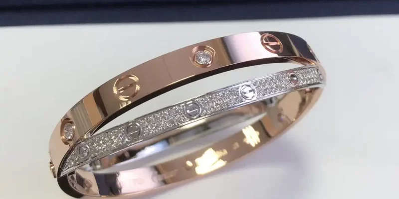求婚必备！揭秘选购求婚钻戒的四大要素及热门款式推荐