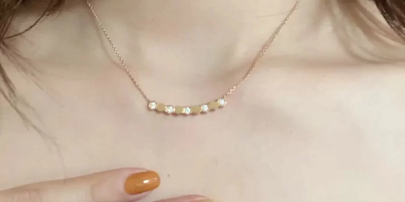 挑选完美求婚钻戒：专家推荐与选购指南，助你浪漫求婚成功！