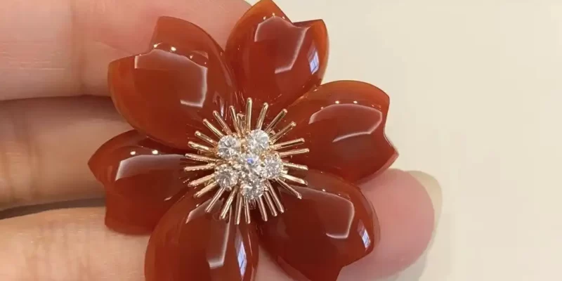 浪漫求婚必备！揭秘2023年最受欢迎的求婚钻戒款式与选购指南