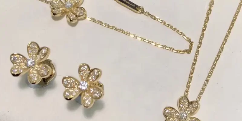 求婚必备！揭秘热门求婚钻戒品牌及挑选技巧，让你的爱情璀璨如钻