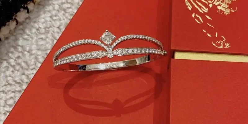浪漫求婚必备！2023年最受欢迎的求婚钻戒款式盘点及选购攻略