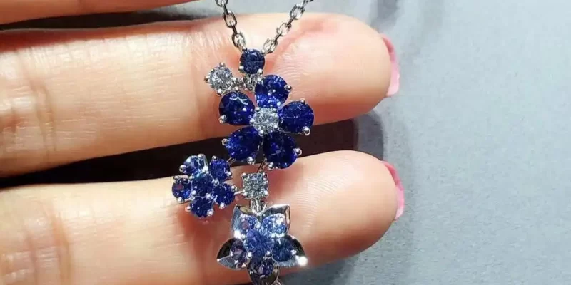 求婚钻戒选购攻略：挑选完美钻戒的10大秘诀，助你赢得心爱之人的芳心！
