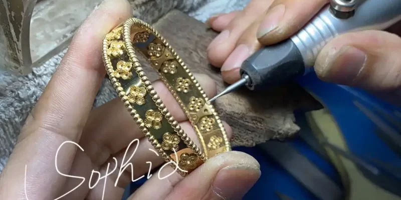 求婚必备！揭秘热门求婚钻戒品牌及挑选技巧，助你浪漫一击成功