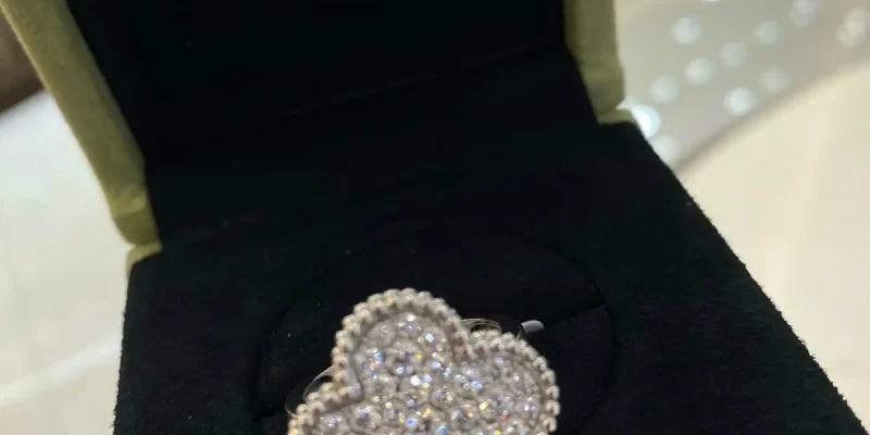 求婚钻戒选购攻略：如何挑选完美戒指，助力浪漫求婚成功！