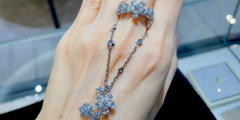 婚戒选购攻略：如何挑选完美的求婚钻戒提升求婚成功率？