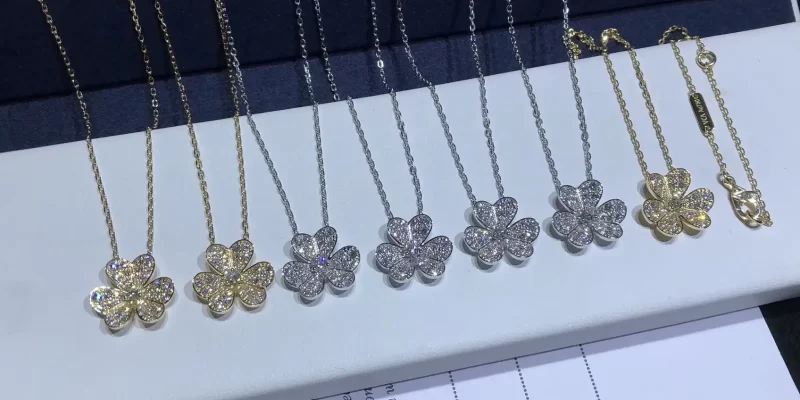 求婚钻戒挑选攻略：十大热门品牌及选购技巧，助你赢得爱情一刻！