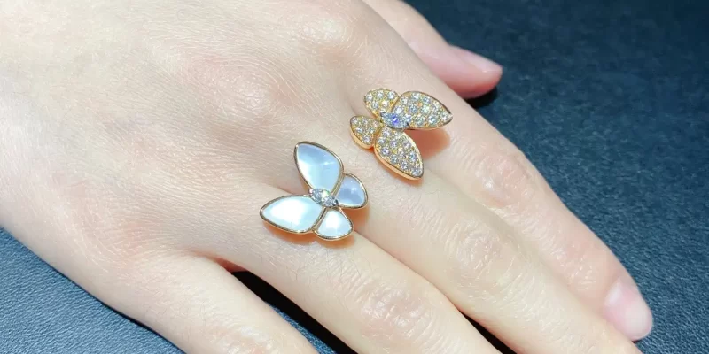 求婚钻戒选购攻略：如何挑选完美钻戒征服她的心，附带热门品牌推荐及价格信息