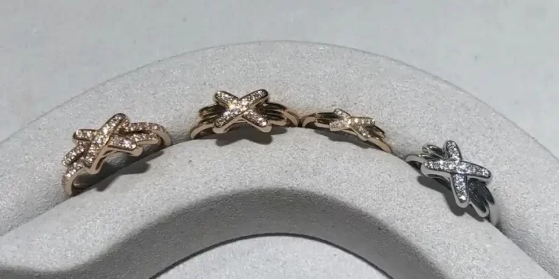 求婚必备！揭秘2023热门求婚钻戒款式及选购技巧，让你的爱情更加璀璨闪耀