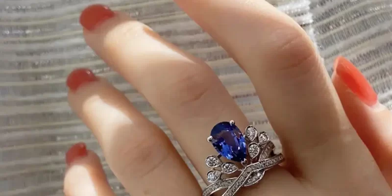 求婚钻戒挑选攻略：如何选择完美戒指征服心爱的人！