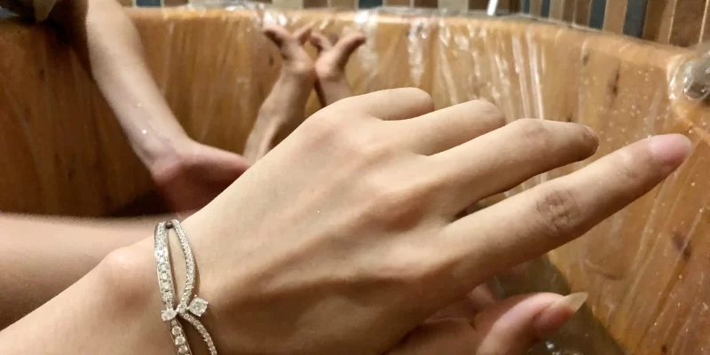 选购求婚钻戒攻略：如何挑选完美婚戒，助力浪漫求婚成功！