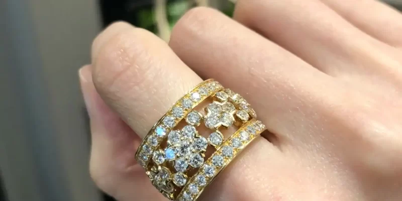 求婚钻戒选购攻略：挑选完美钻戒的10大秘诀与热门品牌推荐！