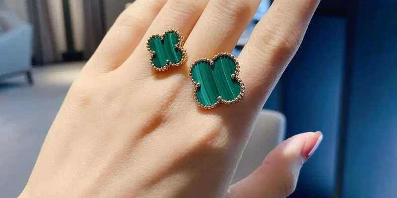 浪漫求婚必备！揭秘选购求婚钻戒的五大关键要素与选购技巧