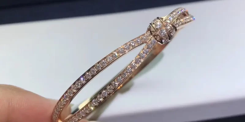 浪漫升级！结婚对戒选购指南：时尚款式与搭配技巧揭秘