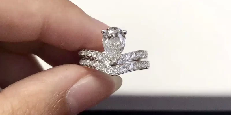 结婚对戒选购攻略：时尚款式与搭配技巧，打造完美婚戒组合！