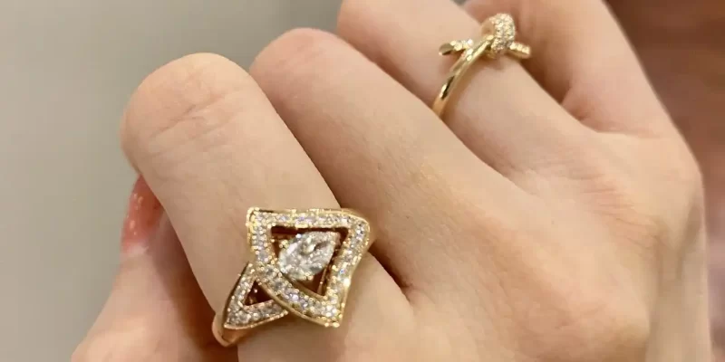 求婚必备！2023热门求婚钻戒款式盘点，挑选指南与选购技巧
