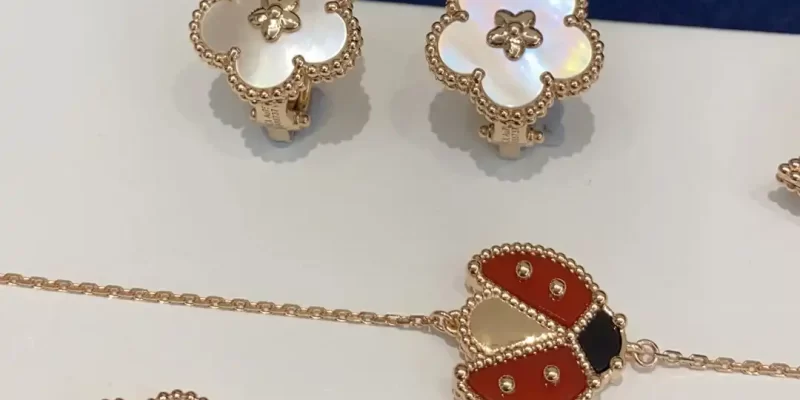 求婚必备！选购攻略：揭秘如何挑选完美求婚钻戒，打造浪漫求婚瞬间