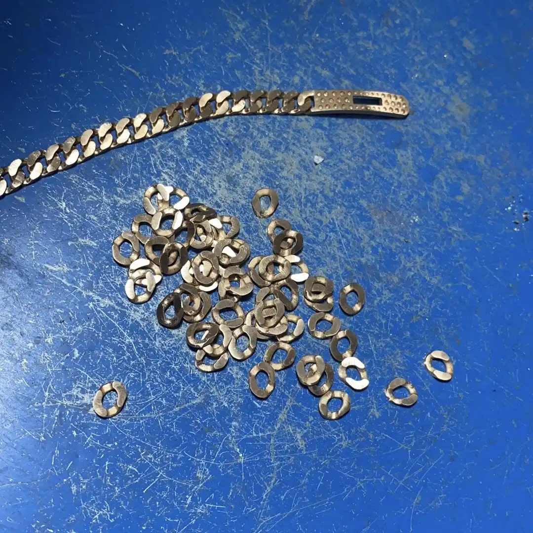 金卡：18克拉钻戒💍是我买的 亨弗里斯拿离婚威胁要走了它😢