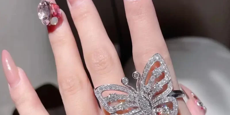 求婚必备！2023热门求婚钻戒款式盘点，选对戒指让爱情闪耀永恒
