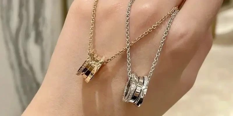 挑选完美求婚钻戒：选购指南与热门款式推荐，助你成功求婚！