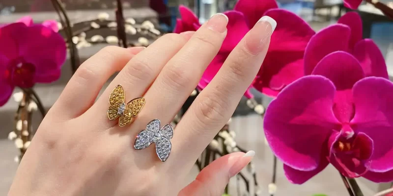 求婚钻戒选购攻略：挑选完美钻戒的10大秘诀，让你的爱情更加闪耀！