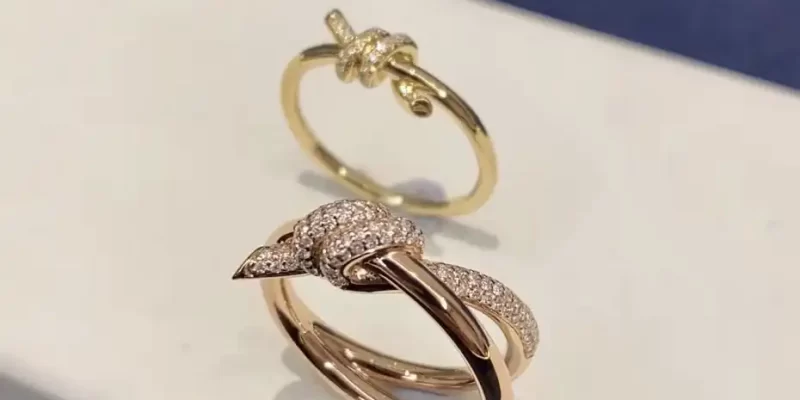 选购求婚钻戒攻略：挑选完美婚戒的10大秘诀及热门品牌推荐！