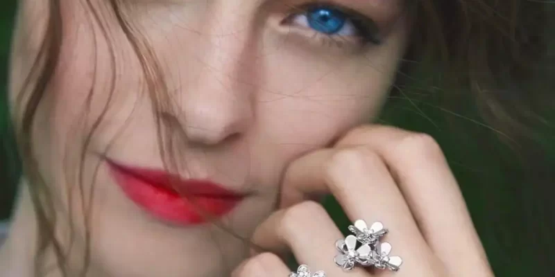 婚戒选购攻略：如何挑选完美的求婚钻戒，让你的爱情宣言闪耀永恒光芒