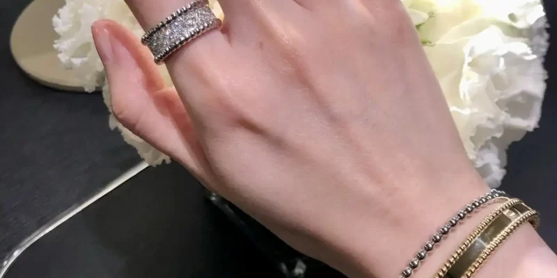 选购结婚对戒：如何挑选完美搭配的情侣戒指，打造浪漫婚戒组合指南