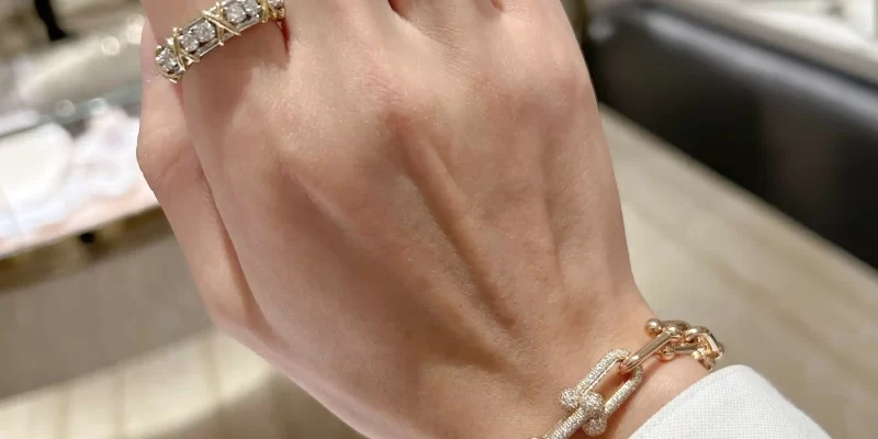 穿婚纱戴钻戒走红毯，桑切斯恨嫁的心溢出屏幕，贝佐斯却眼神闪躲