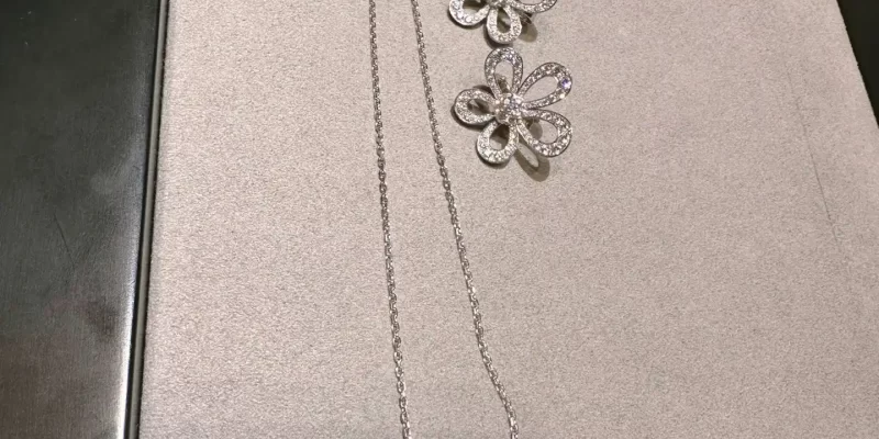 求婚必备！如何挑选完美求婚钻戒，攻略+热门品牌推荐，助你成功一步到位！