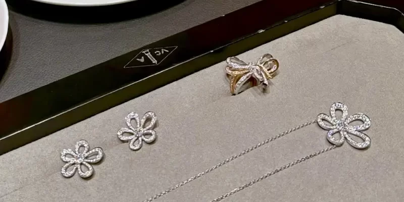 求婚钻戒选购攻略：挑选完美钻戒的5大秘诀，助力浪漫求婚成功！